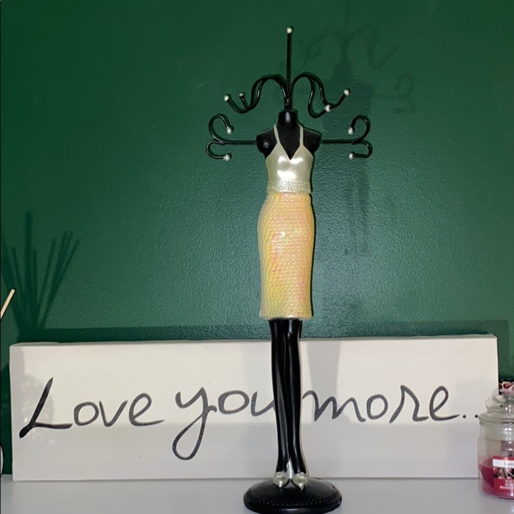 Necklace stand